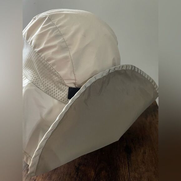 Sunday Afternoon Sun Hat with Neck Strap and Roll Up Neck Flap Large - Picture 7 of 11